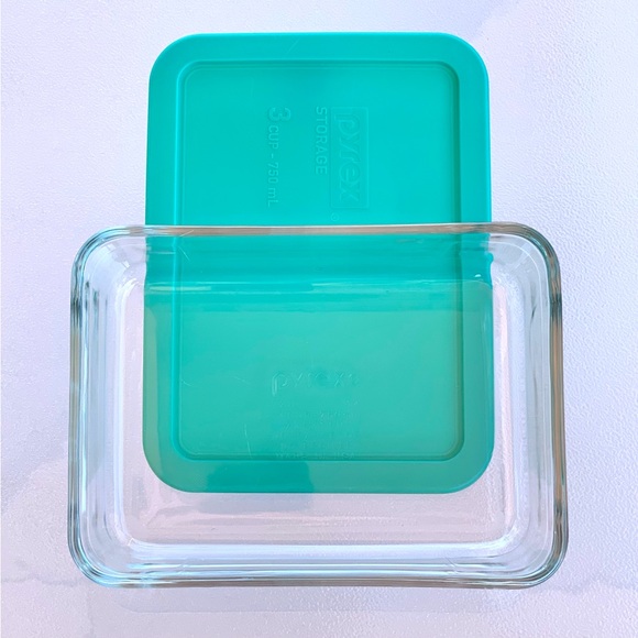 Pyrex Rectangular Food Storage / Baking Dish with Turquoise Lid ~ 3 Cup / 750 mL - Picture 2 of 4